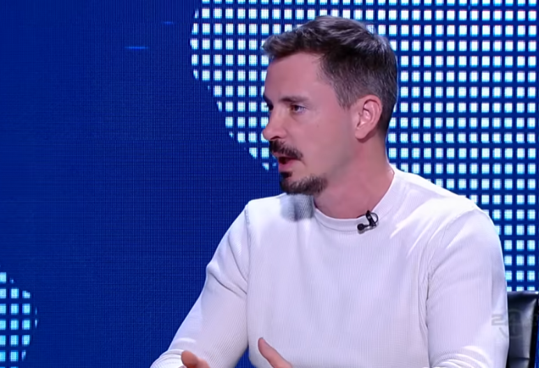 STIŽU JEZIVE PORUKE IZ NOVOG PAZARA: Filipović se raduje sukobu blokadera, a evo šta su rekle Emina i Nusreta - opšti haos (VIDEO)